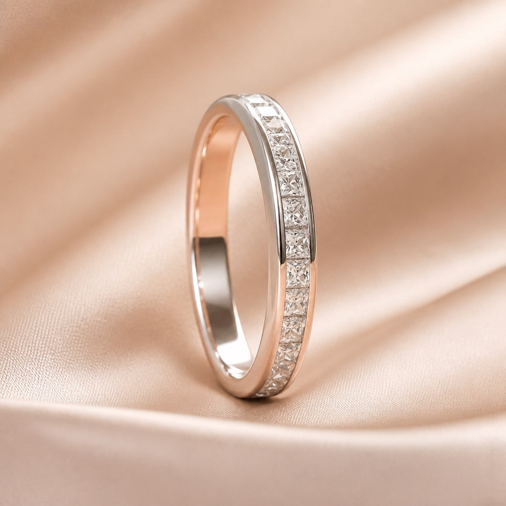 Elegant Ring in White Gold with Zirconia