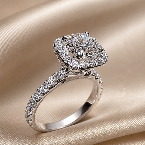 White gold ring with integrated zircon stone