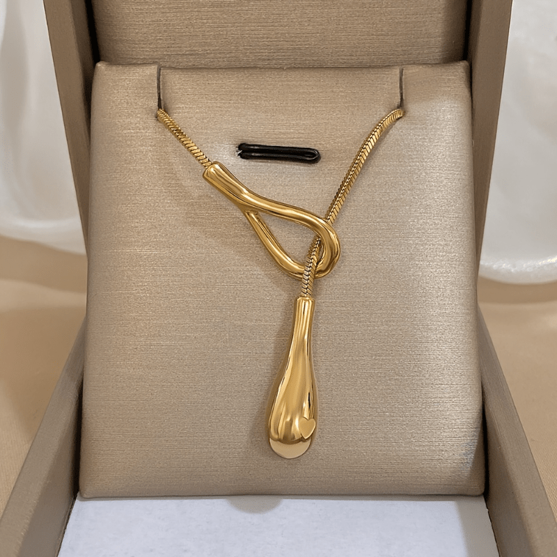 Vintage white gold necklace with a drop-shaped pendant