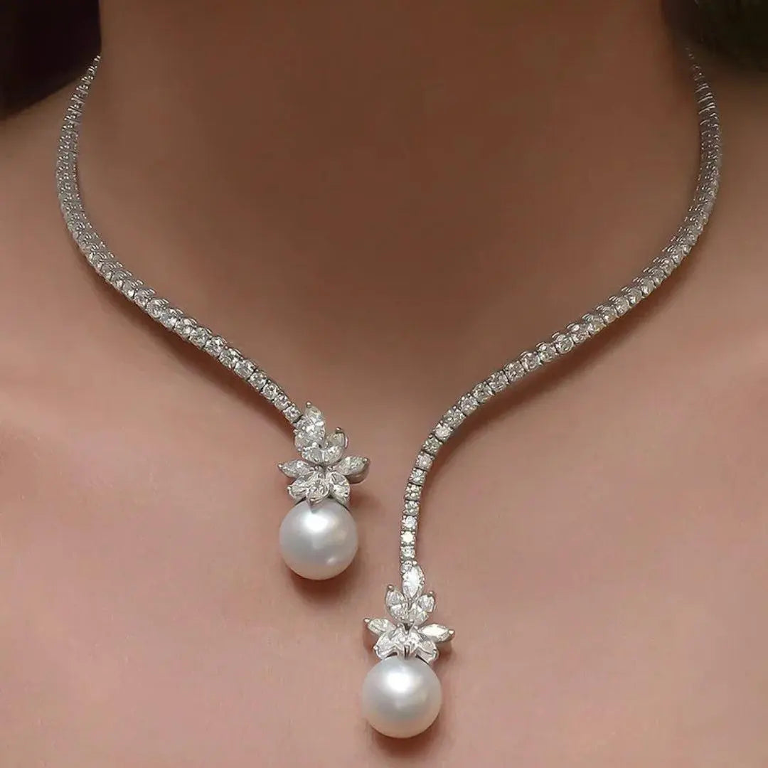 Elegant and Sparkling Silver Daisy Necklace
