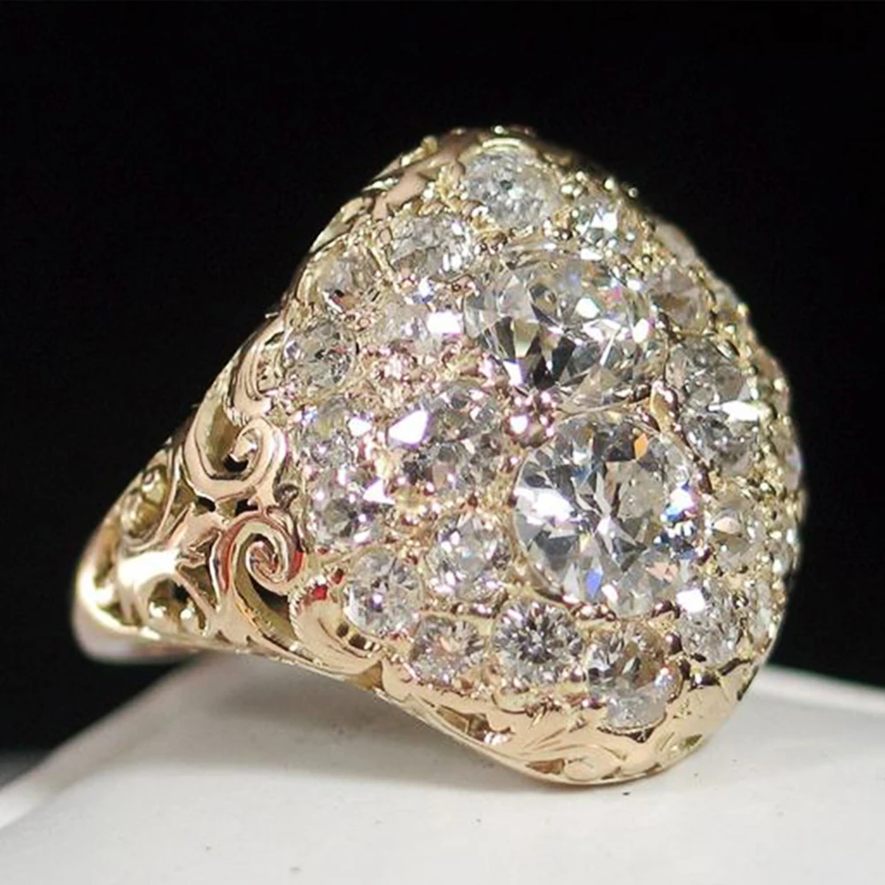 Retro Gold Ring with Round Diamonds
