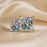 Stylish earrings in white gold with zirconia