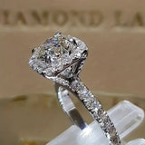 Ring in white gold with integrated zirconia stone
