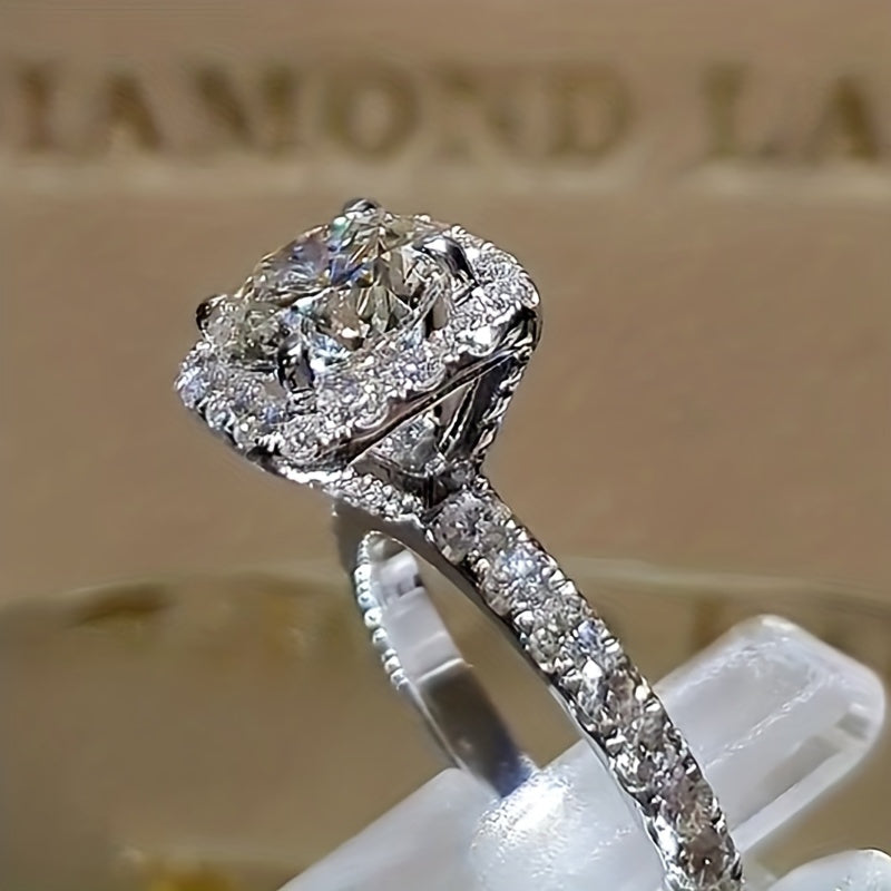 White gold ring with integrated zircon stone