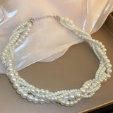 Elegant Necklace with Daisies