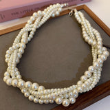 Elegant Necklace with Daisies