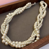 Elegant Necklace with Daisies