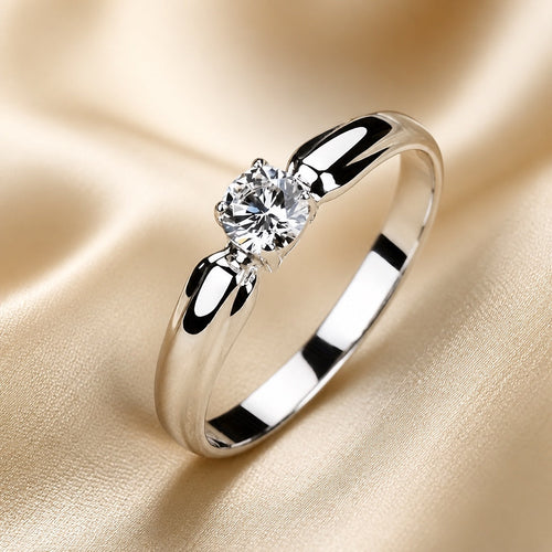 Minimalistic Zirconia Ring in White Gold