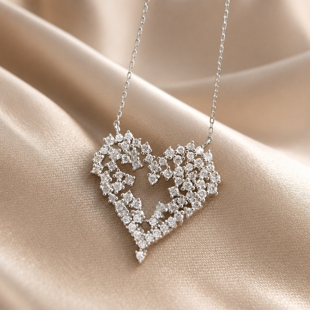Necklace with Pendant in White Gold and Zircon Heart