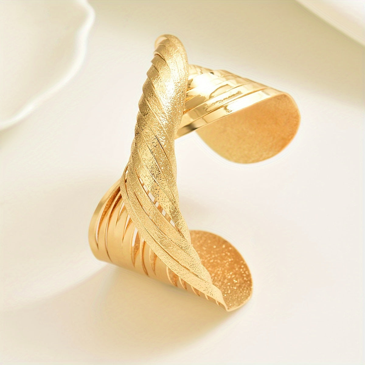Knitted Bracelet in Matte White Gold