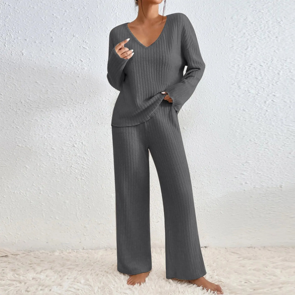 Vivienne | Two-piece set with trousers and V-neck top