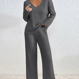 Vivienne | Two-piece set with trousers and V-neck top