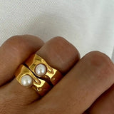 Retro Gold Ring with Daisy