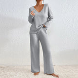 Vivienne | Two-piece set with trousers and V-neck top