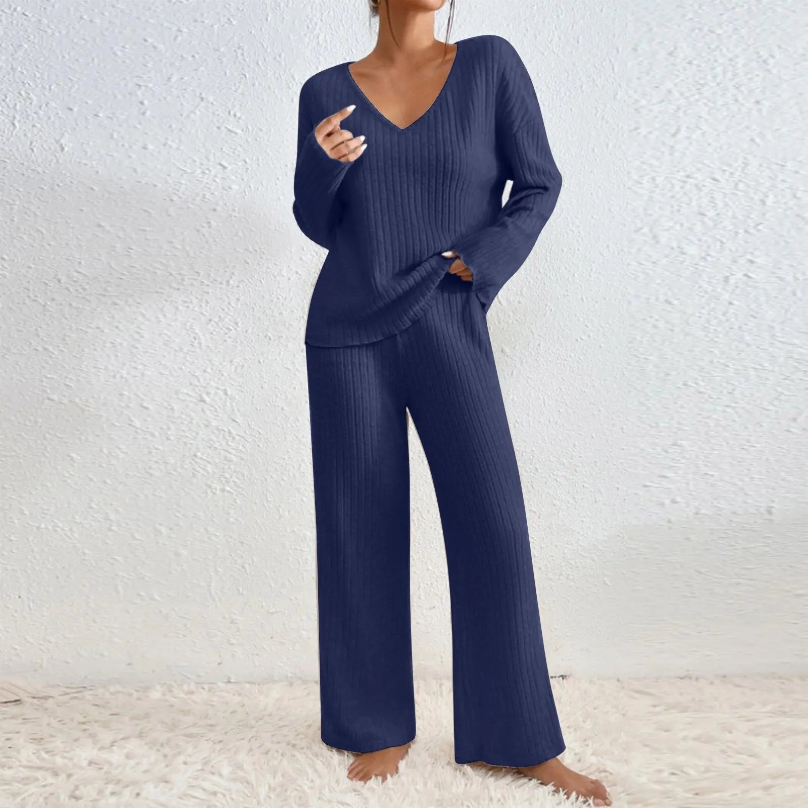Vivienne | Two-piece set with trousers and V-neck top