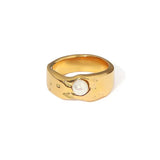 Retro Gold Ring with Daisy