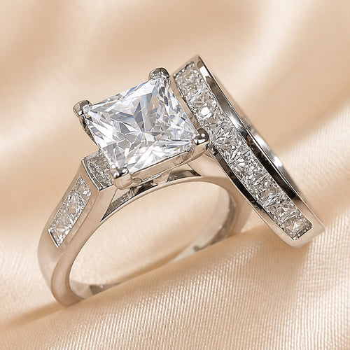 Collection with White Gold Ring and Artificial Zircon