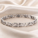 Refined White Gold Bracelet with Heart-Shaped Pendant