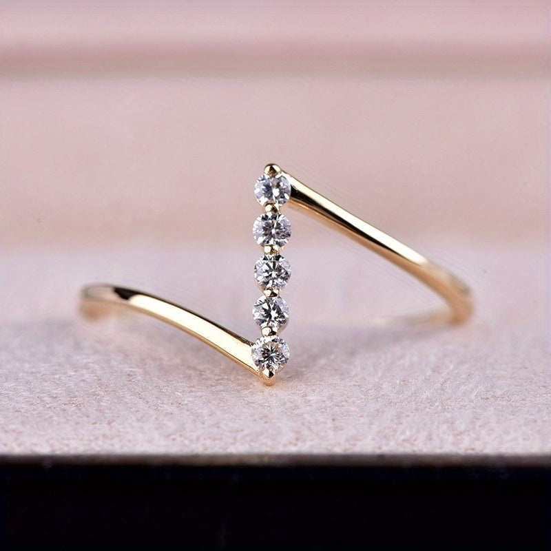 Slim white gold ring with zirconia in Z shape