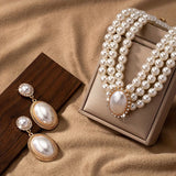 Jewellery Set with Classic Pearls