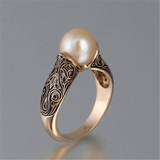 Vintage Ring with Gold Daisy