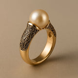 Vintage Ring in Pearls and Gold Timeless